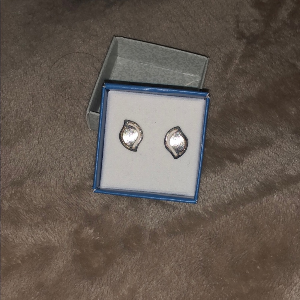 diamond shaped curvy earrings